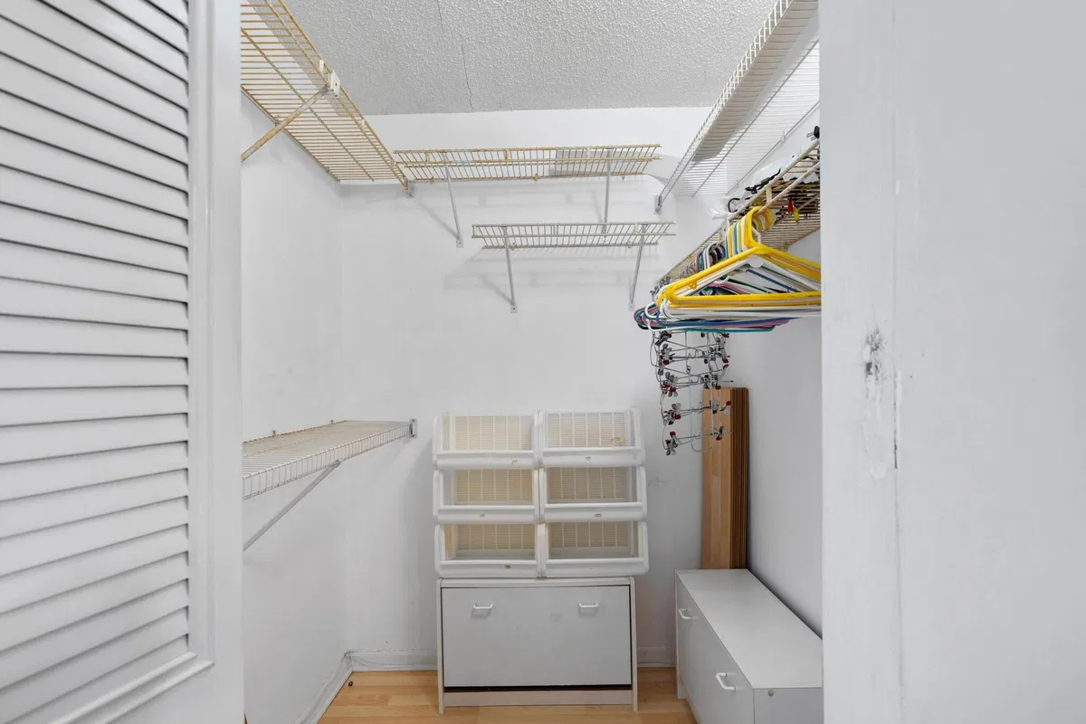 Unit B-1 photo 16