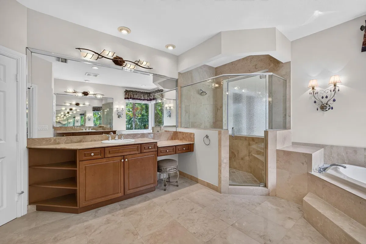 Residence photo 61