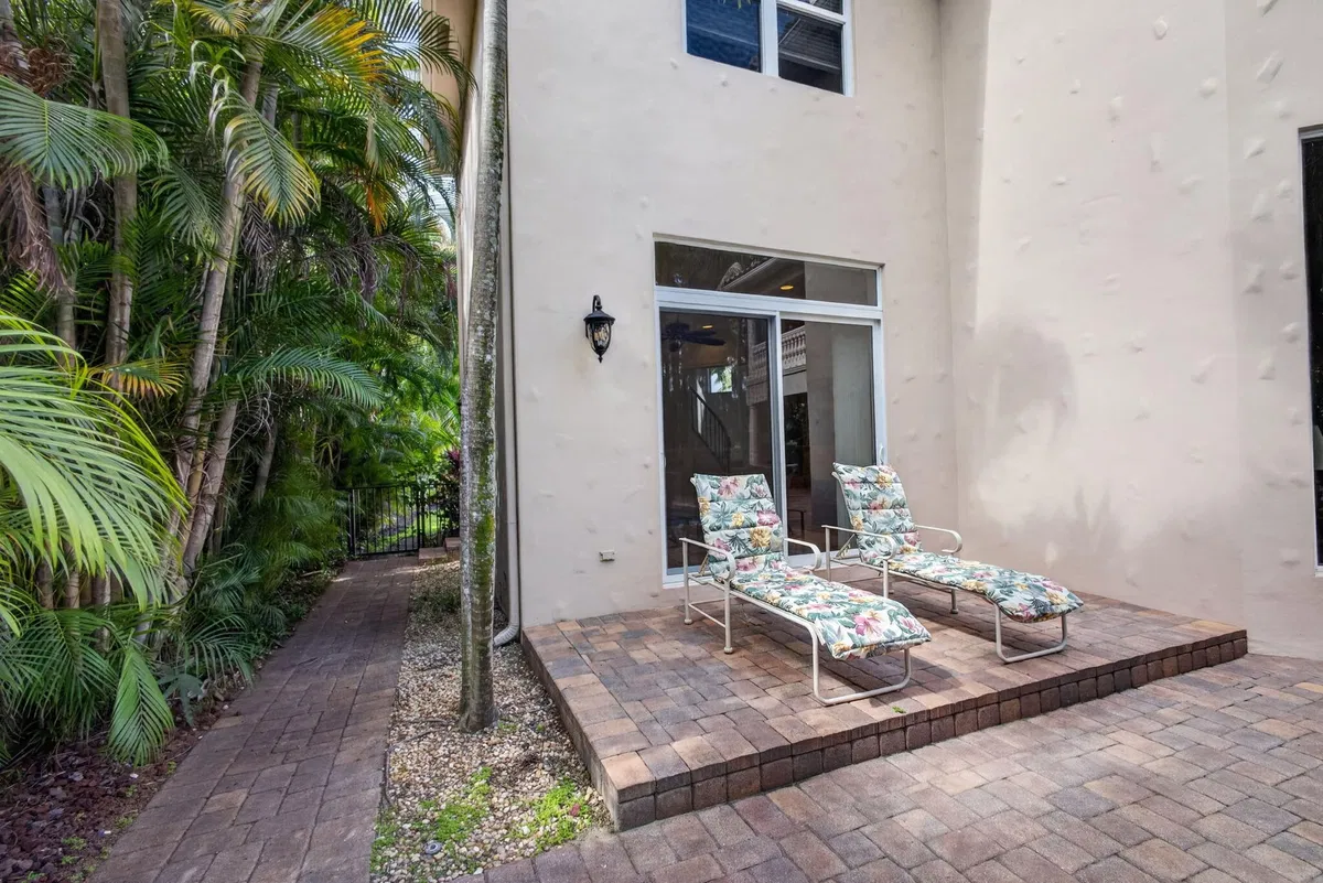 Residence photo 64
