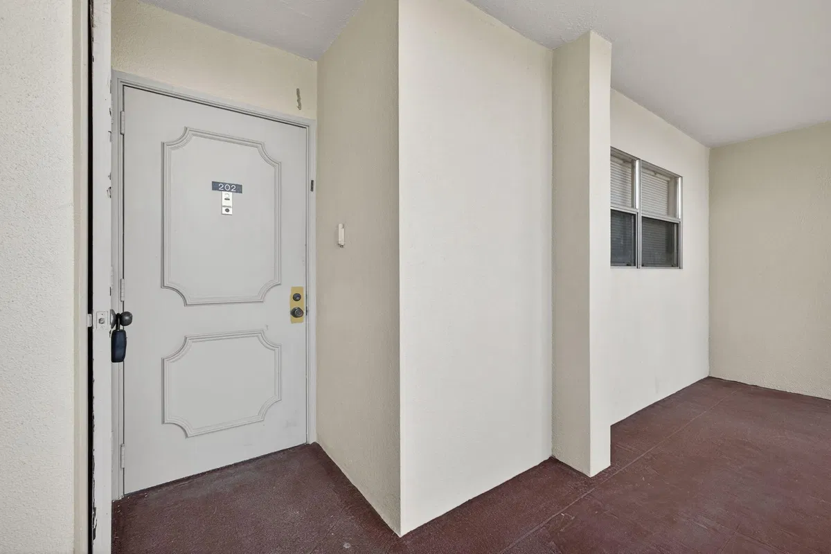 Via Poinciana Lake Worth Unit 202 photo 10