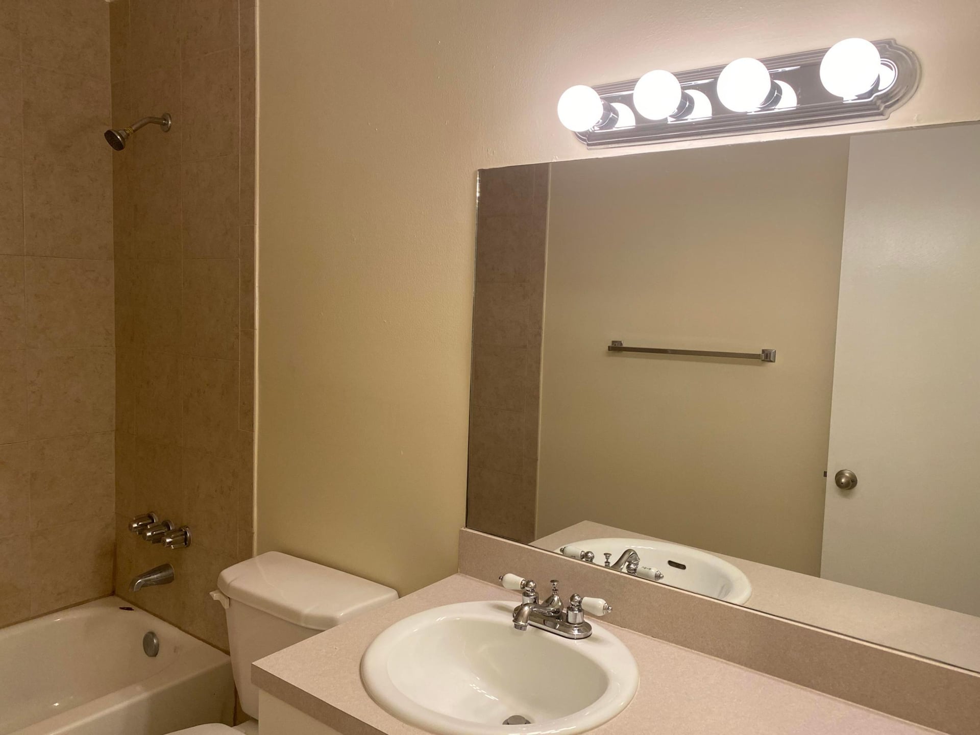 Unit 208 photo 16