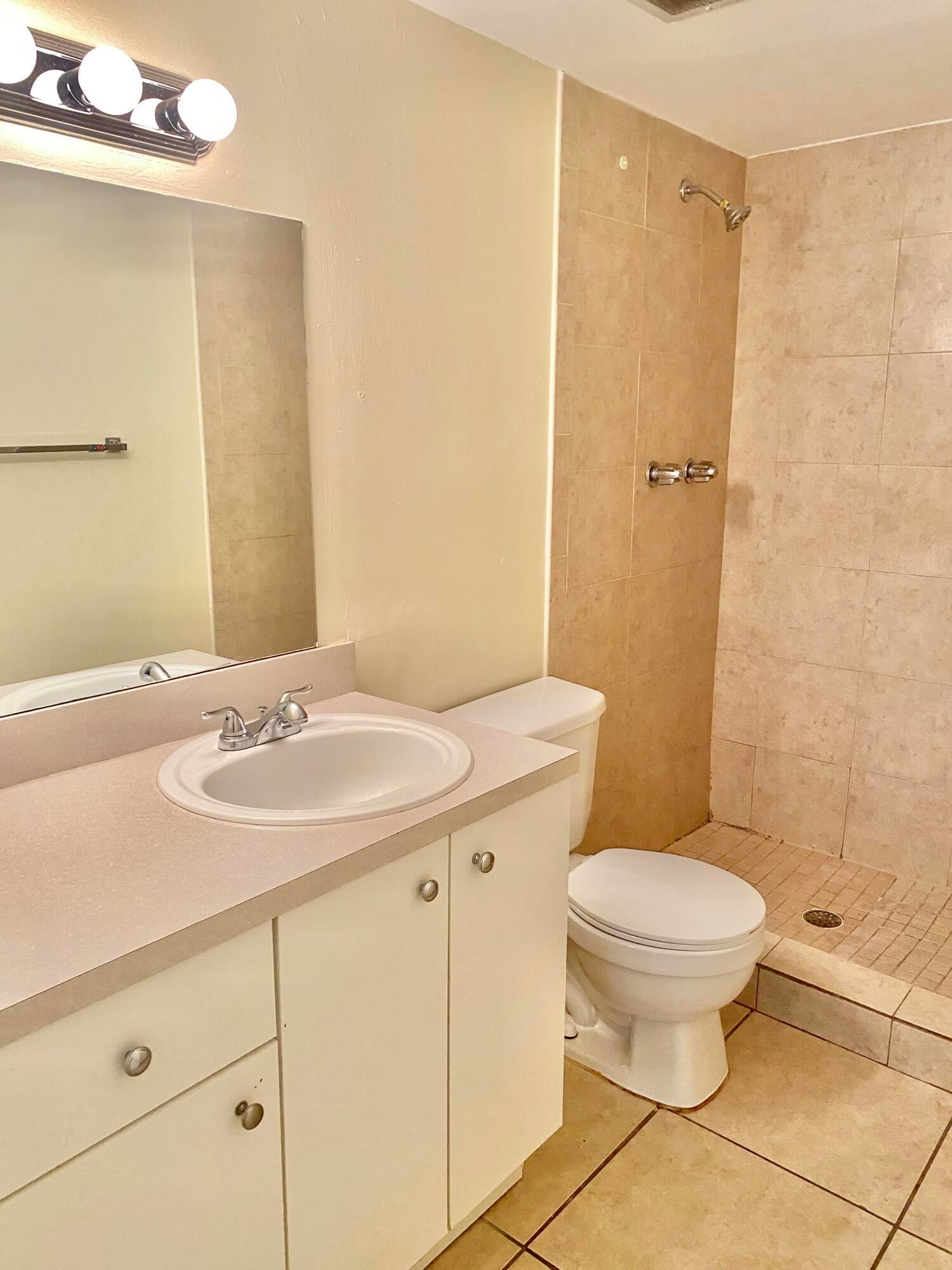 Unit 208 photo 19