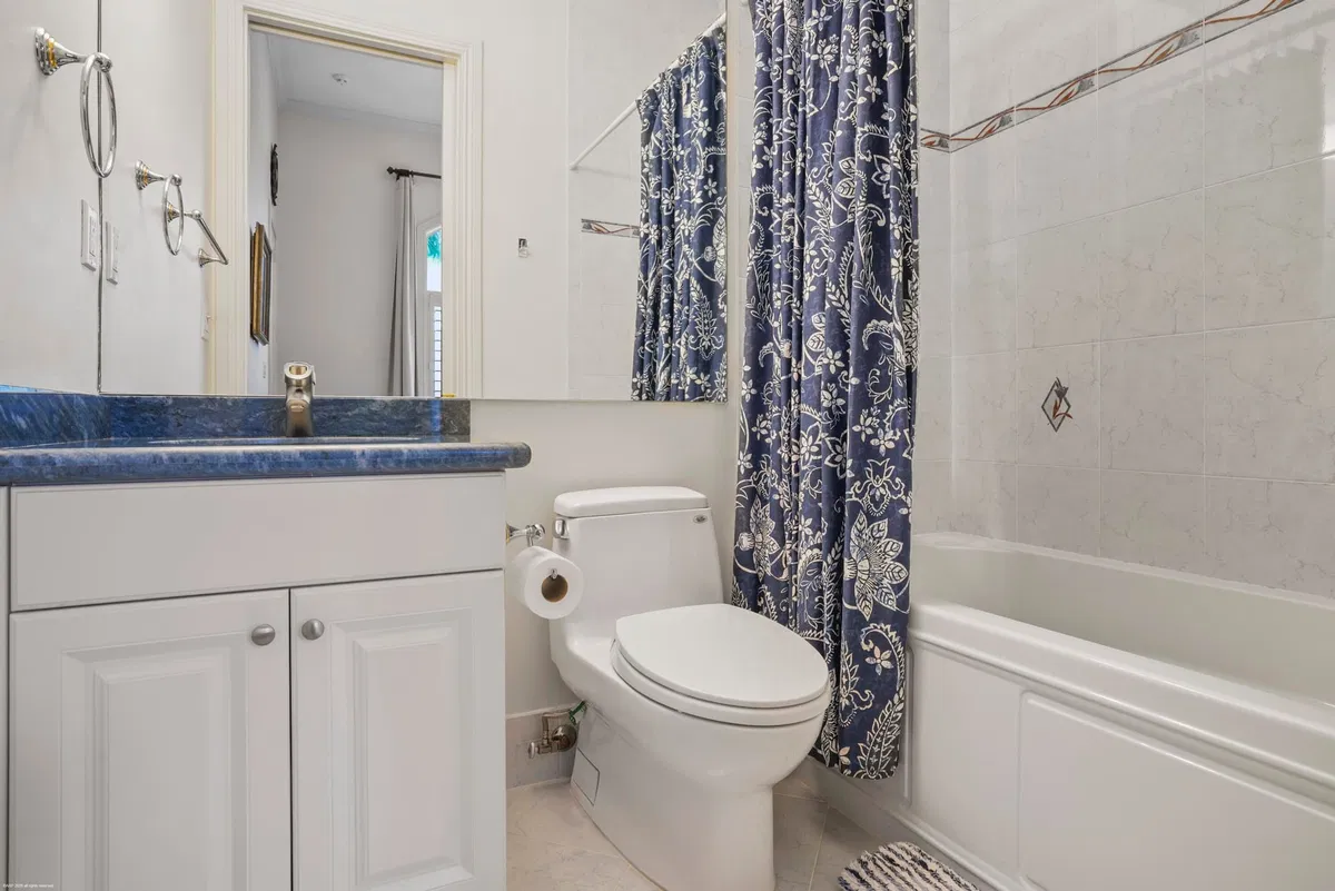 Residence photo 43