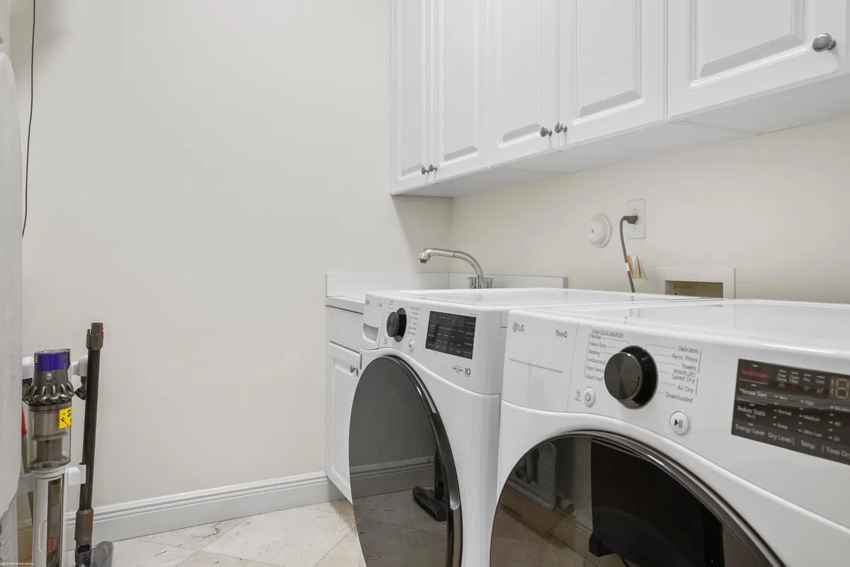 Residence photo 58