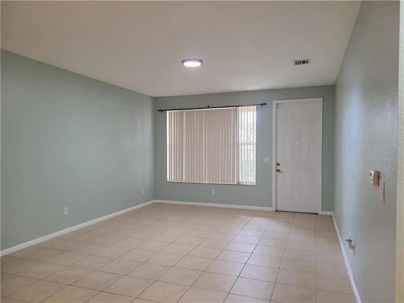 Unit 117 photo 10