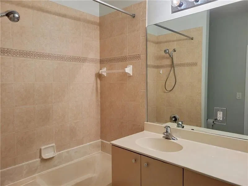 Unit 117 photo 22