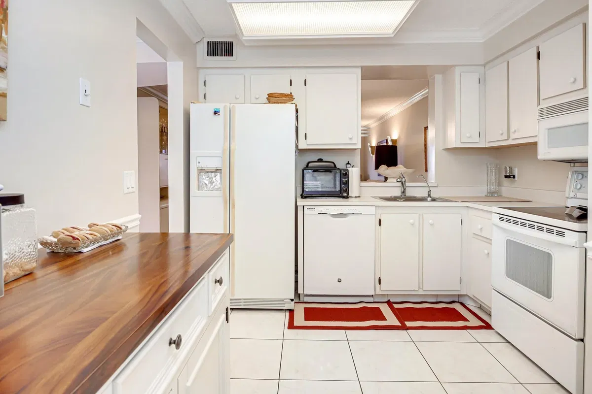 Unit 1030 photo 16