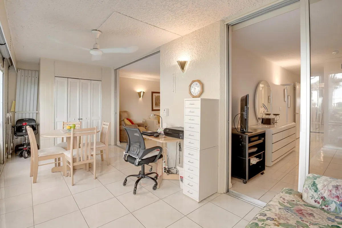 Unit 1030 photo 22