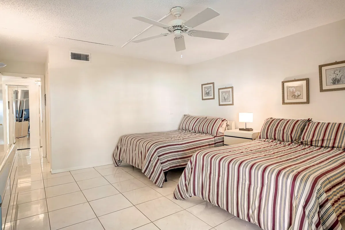 Unit 1030 photo 25