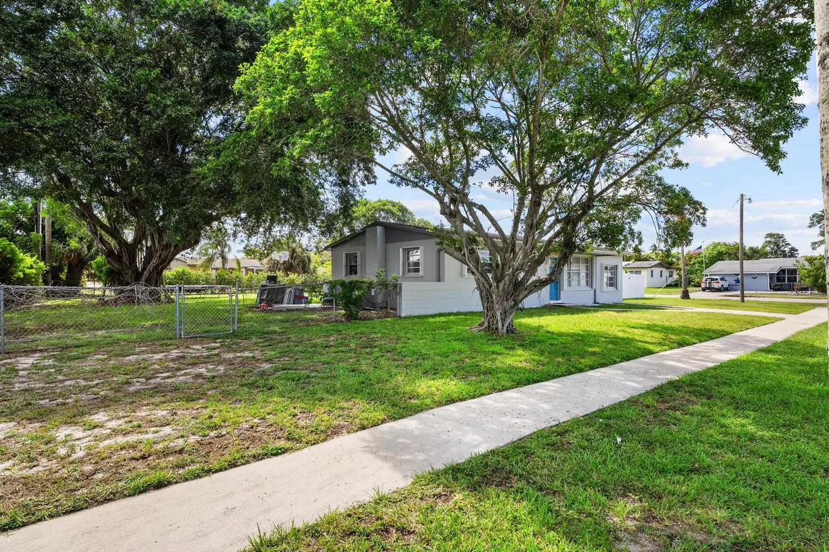 Residence photo 4