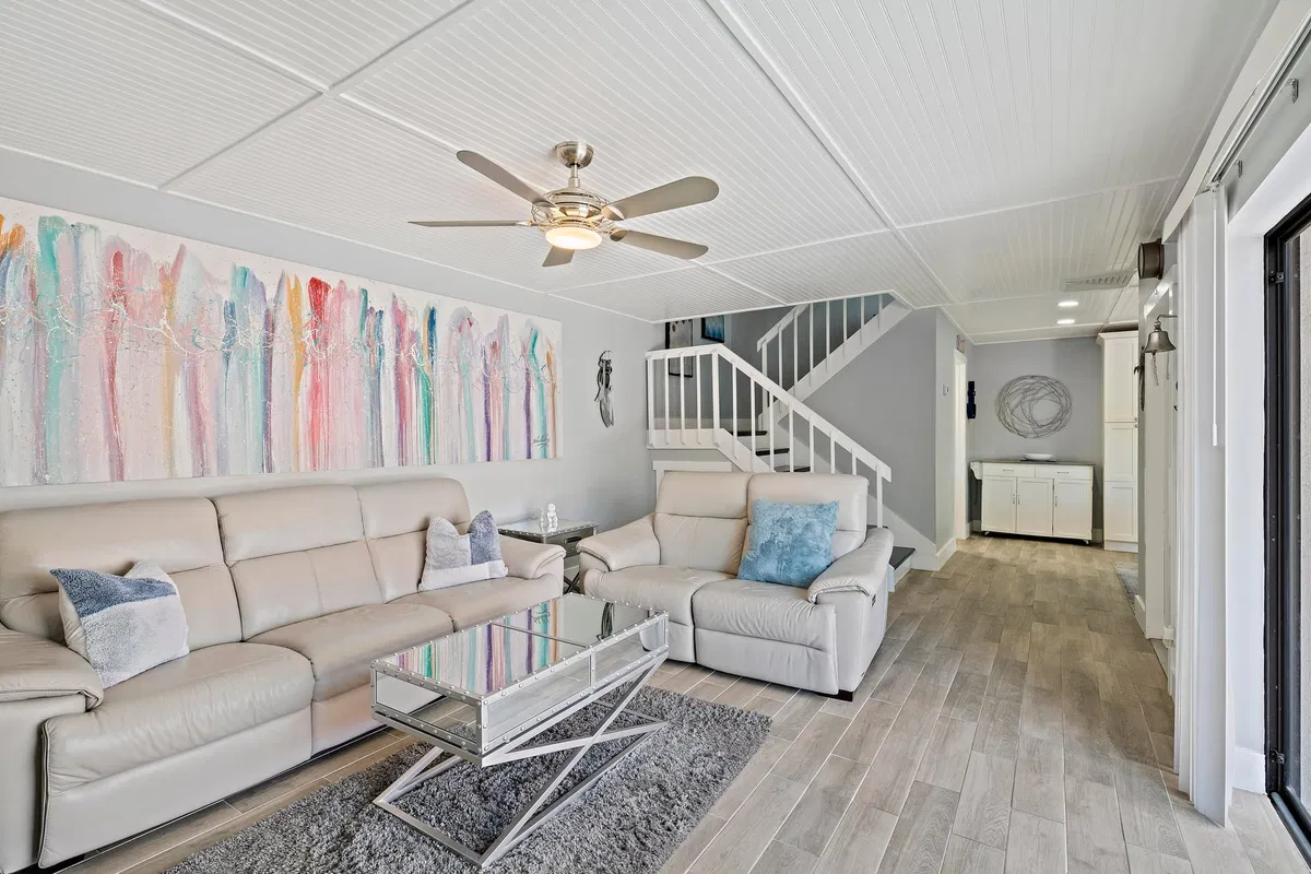 Unit 1018 photo 10
