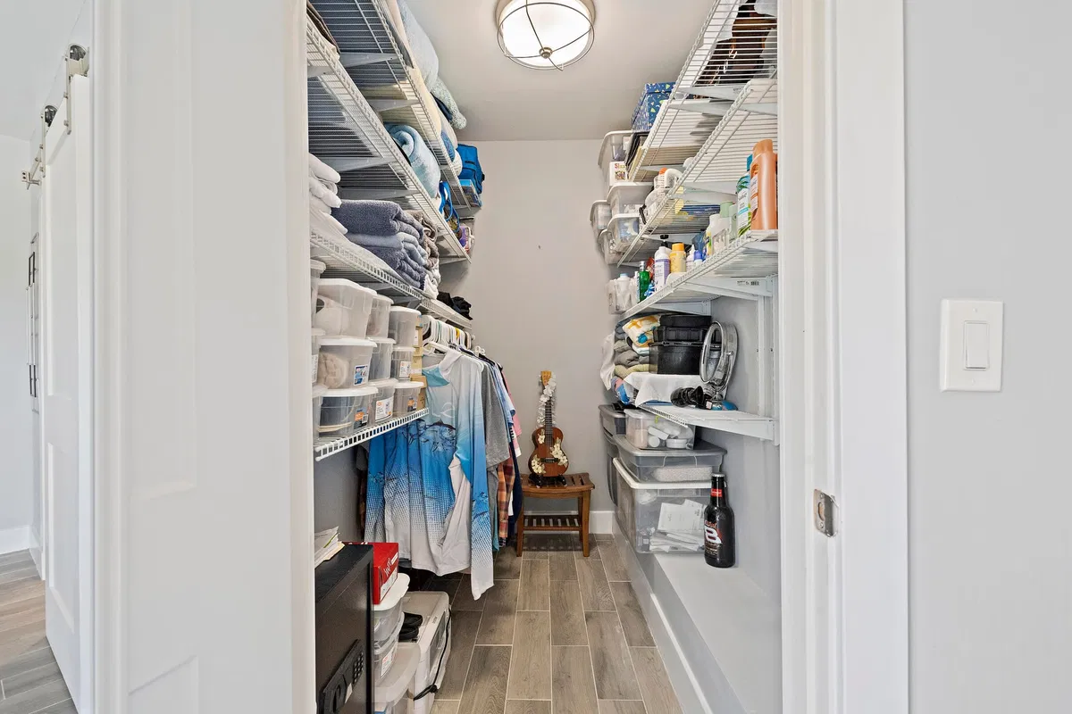 Unit 1018 photo 13