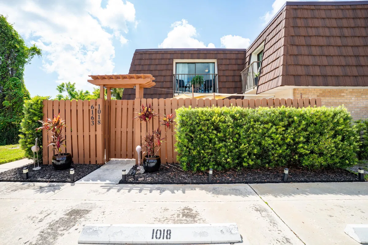 Unit 1018 photo 25