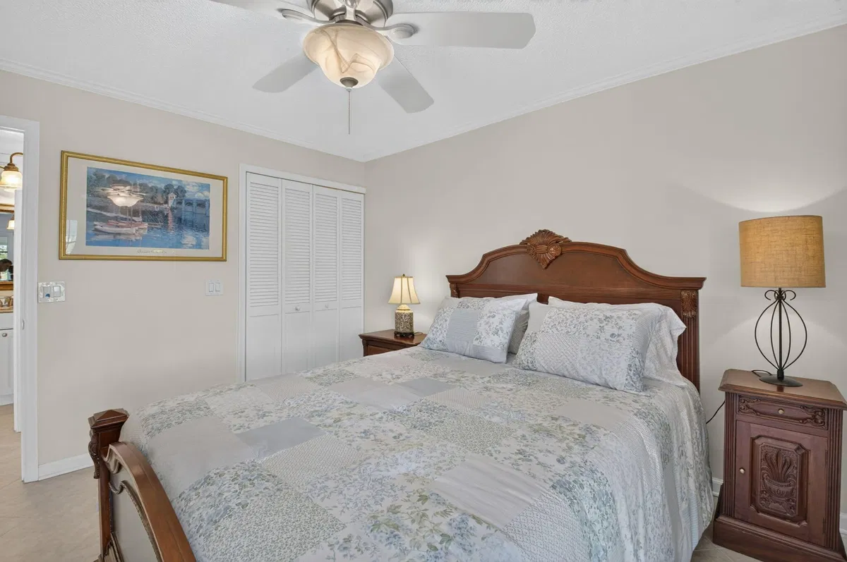 Unit 323 photo 10