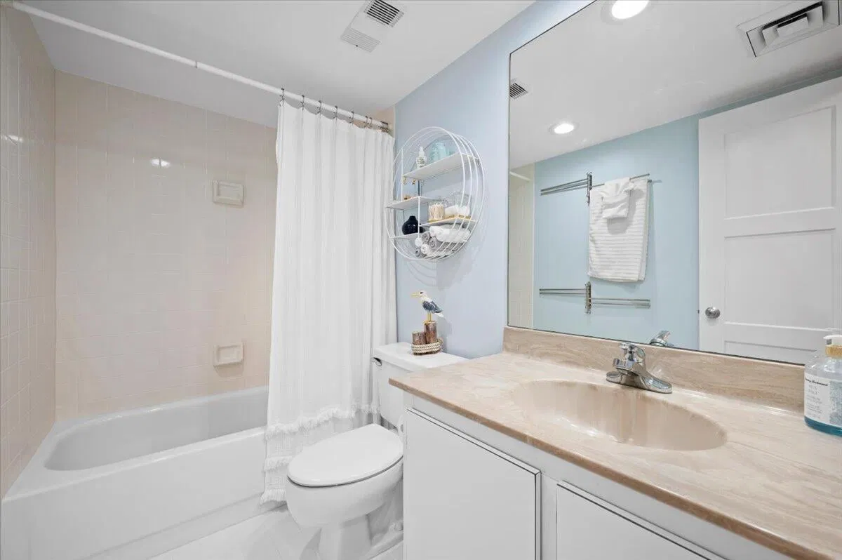 Unit 107 photo 22