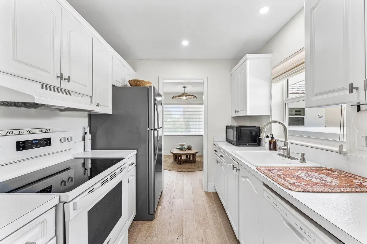 Unit 2050 photo 13