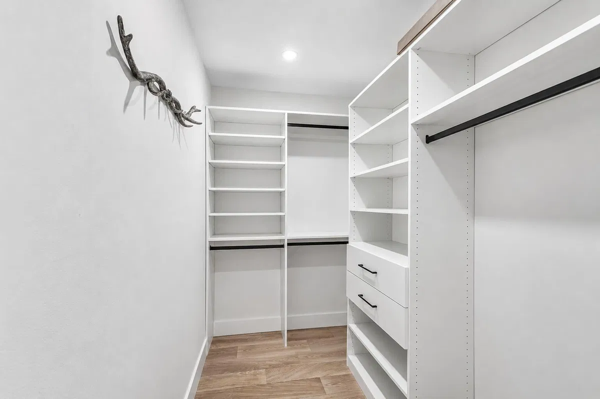 Unit 2050 photo 19