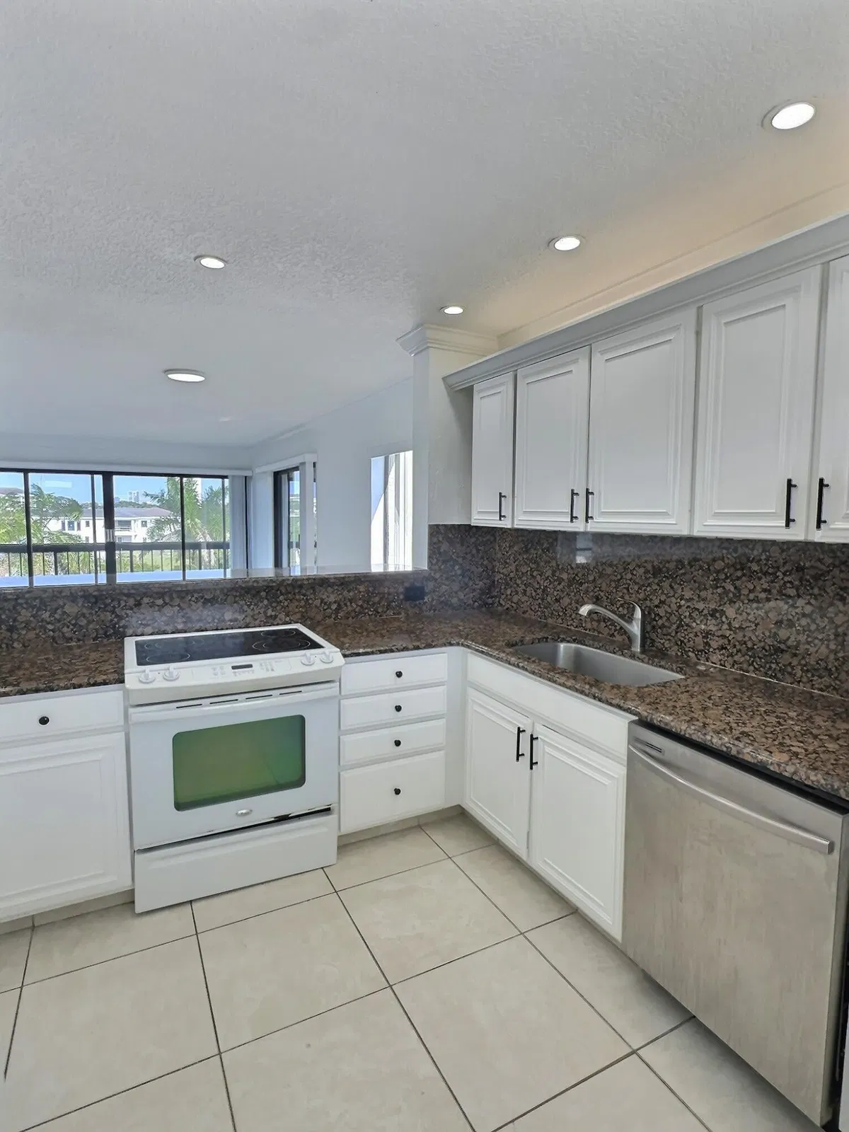 Unit 407 photo 10