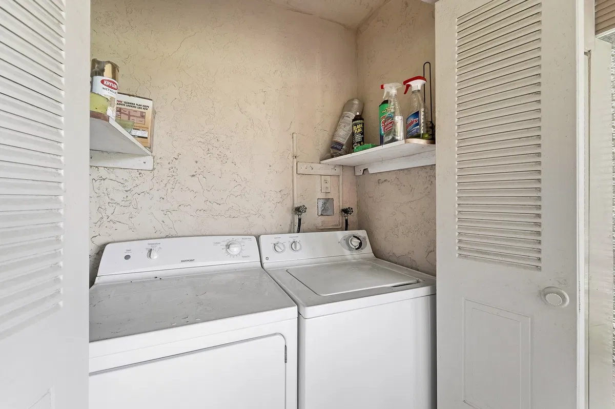 Unit 321 photo 22