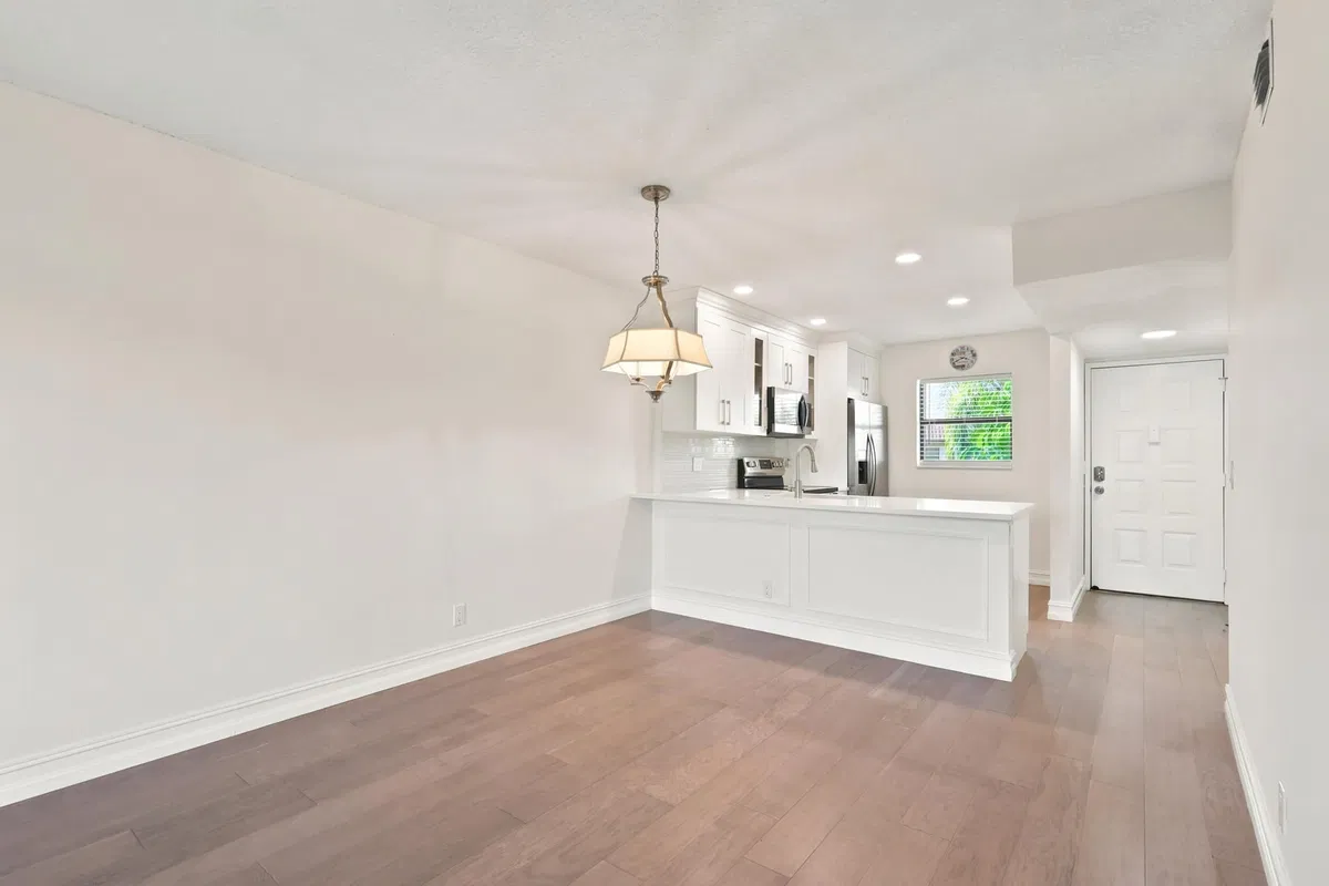  Unit 203 photo 7