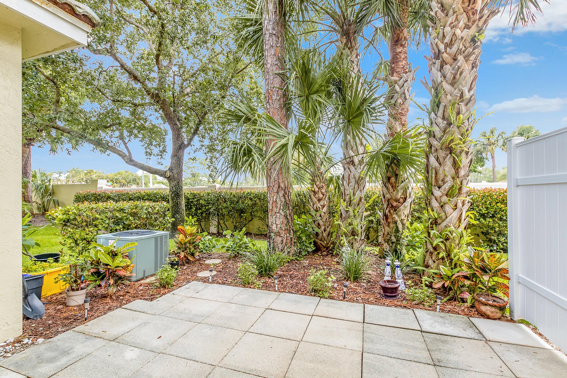 Residence photo 34