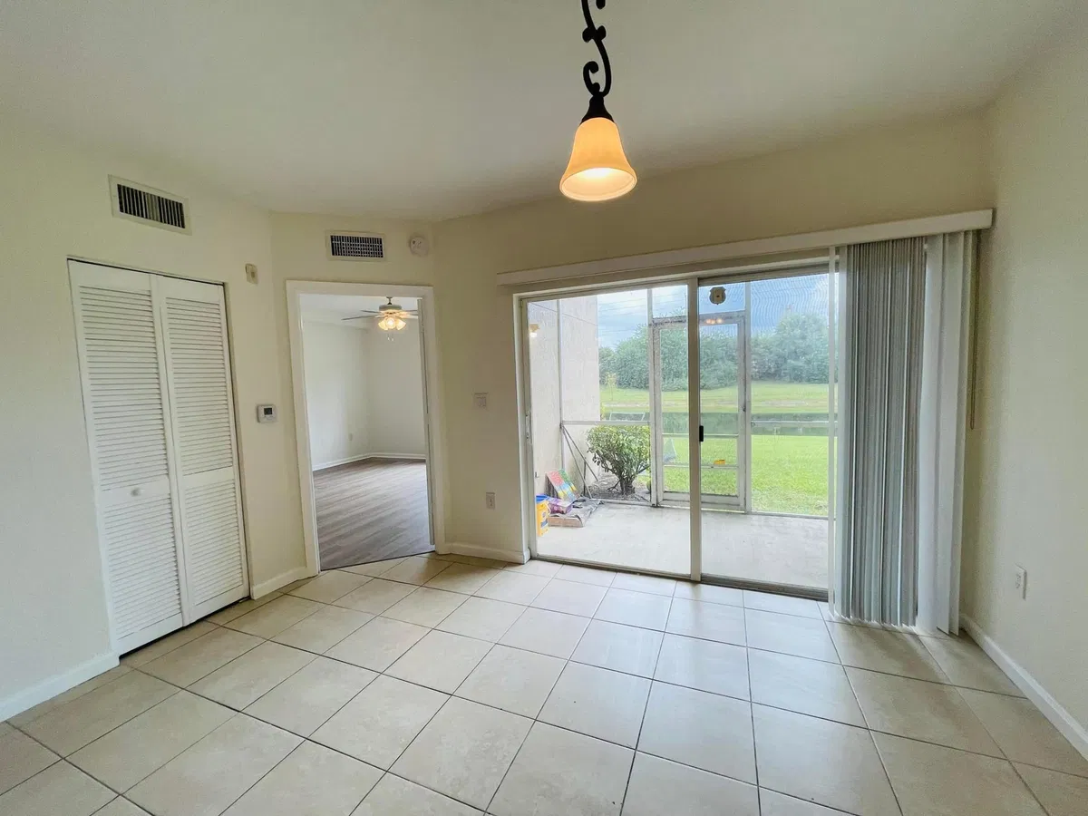 Unit 212 photo 4