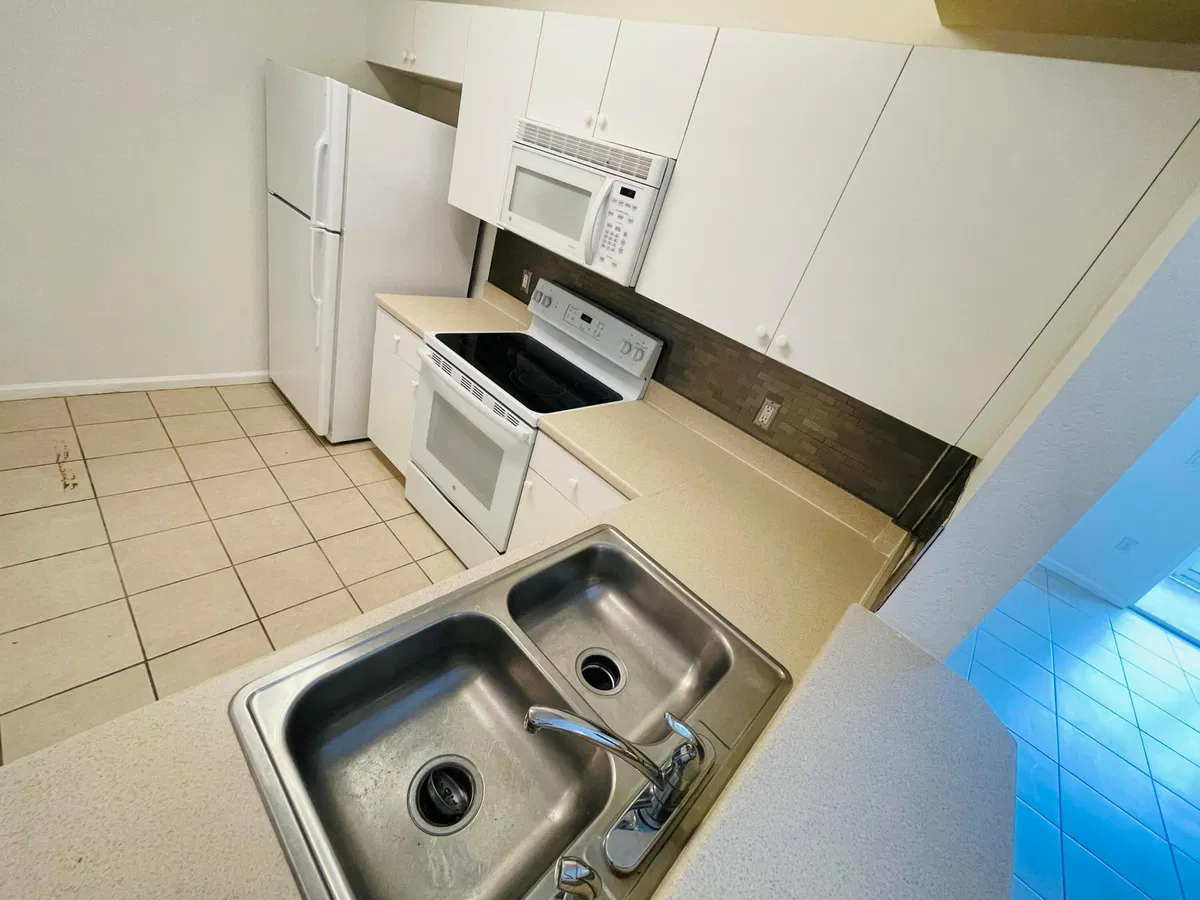 Unit 212 photo 7