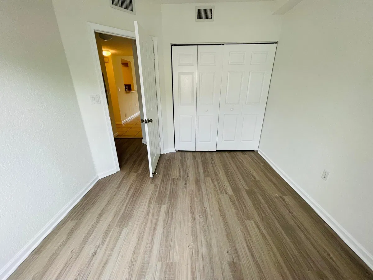 Unit 212 photo 16