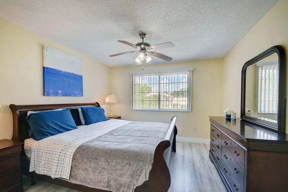 Unit 307 photo 19