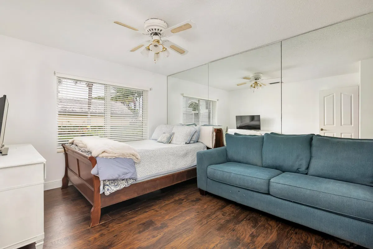 Residence photo 25