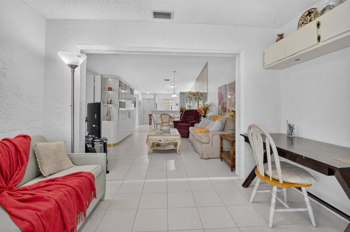  Unit B photo 25