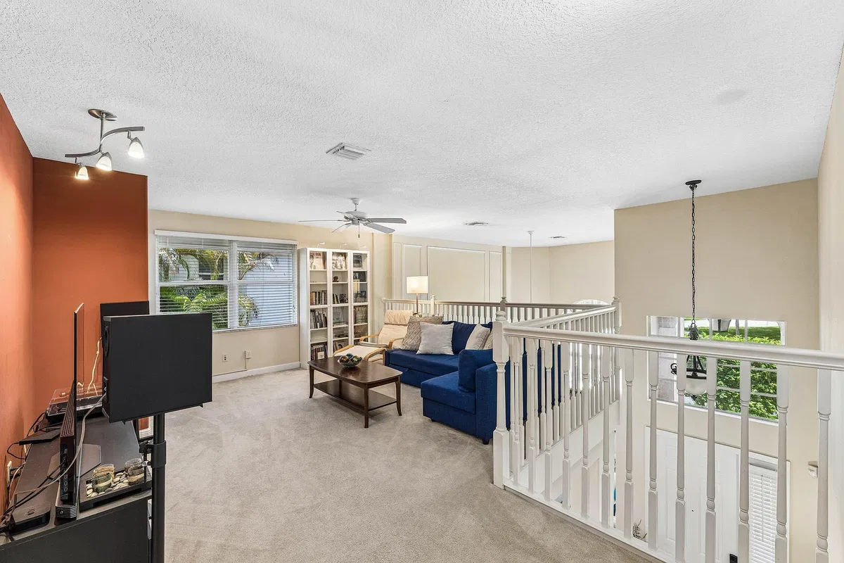 Residence photo 16