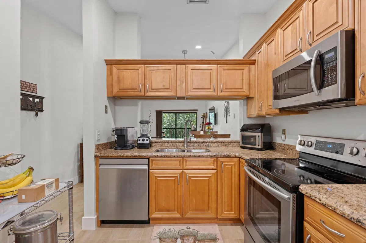Unit 2110 photo 10