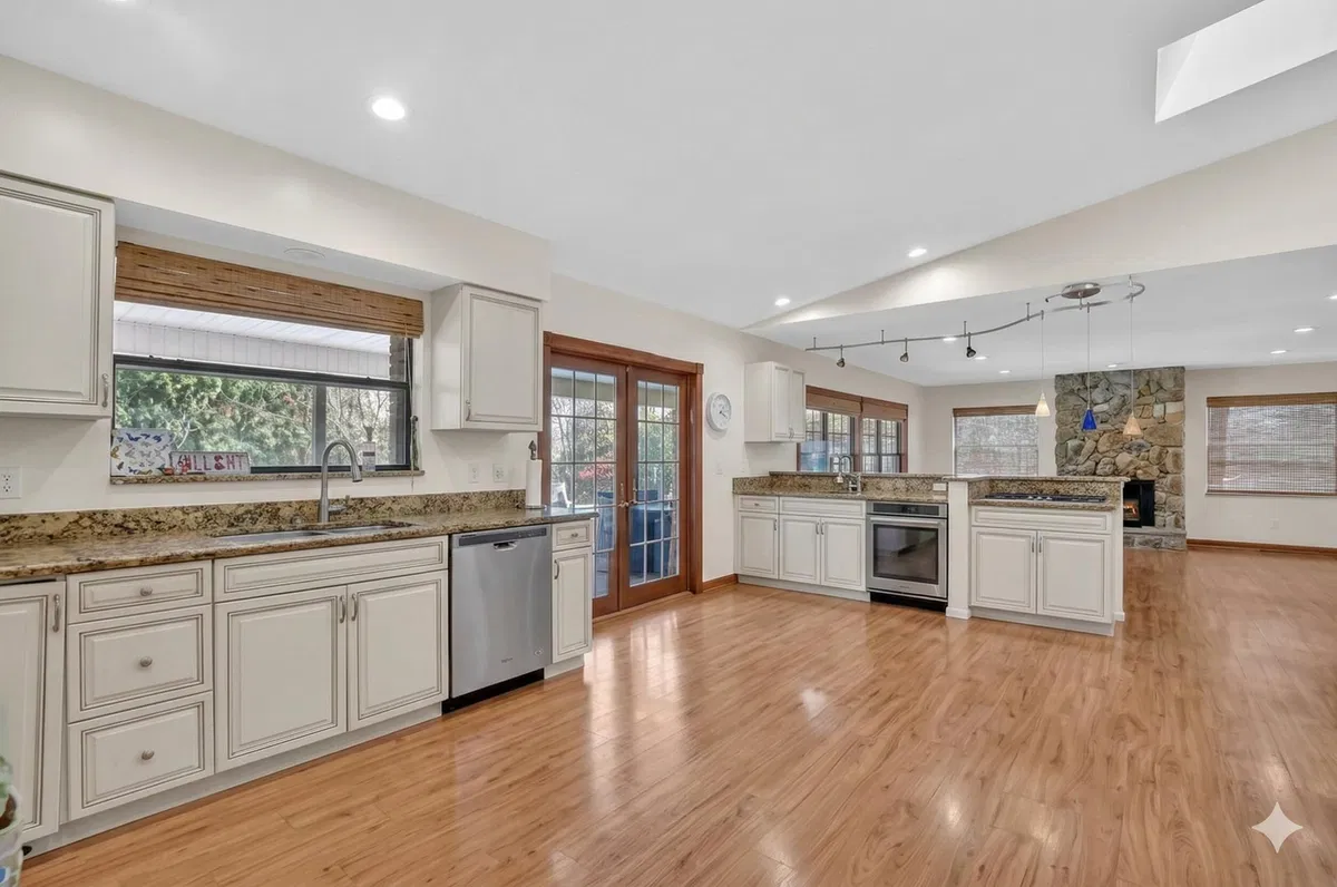 Thornhill Green Residence