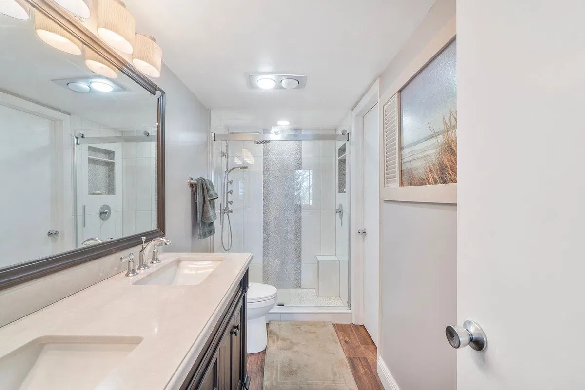 Unit 206 photo 4