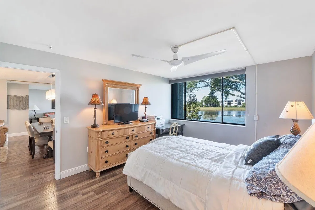Unit 206 photo 7