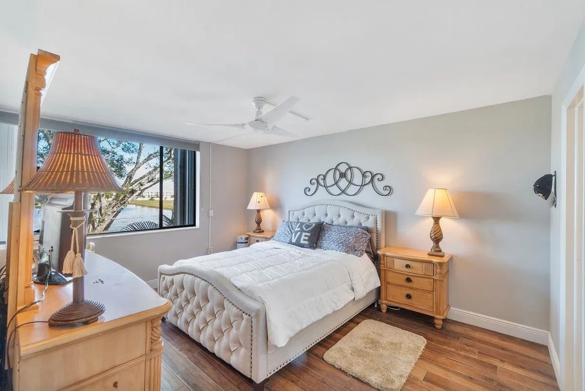 Unit 206 photo 10