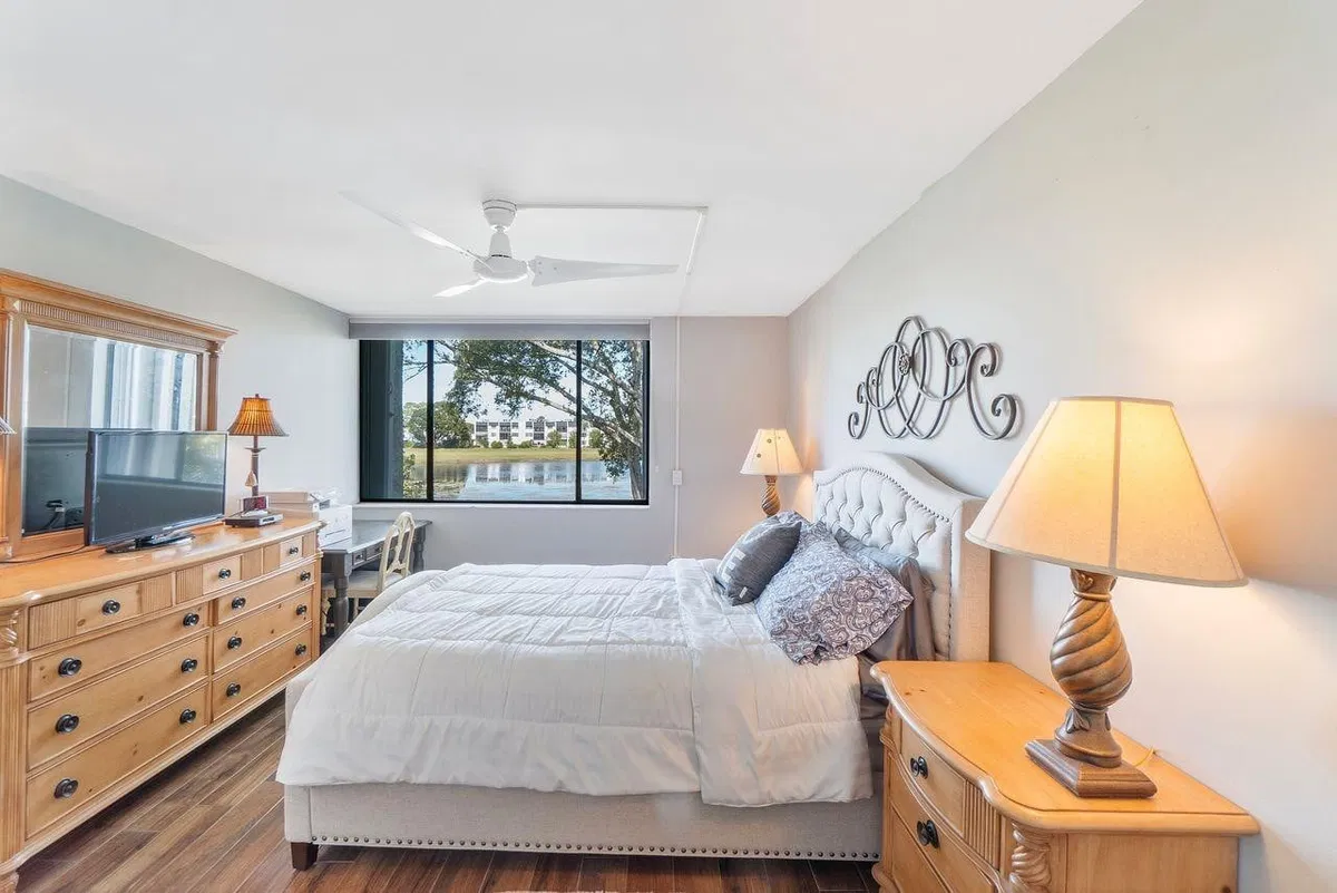 Unit 206 photo 13