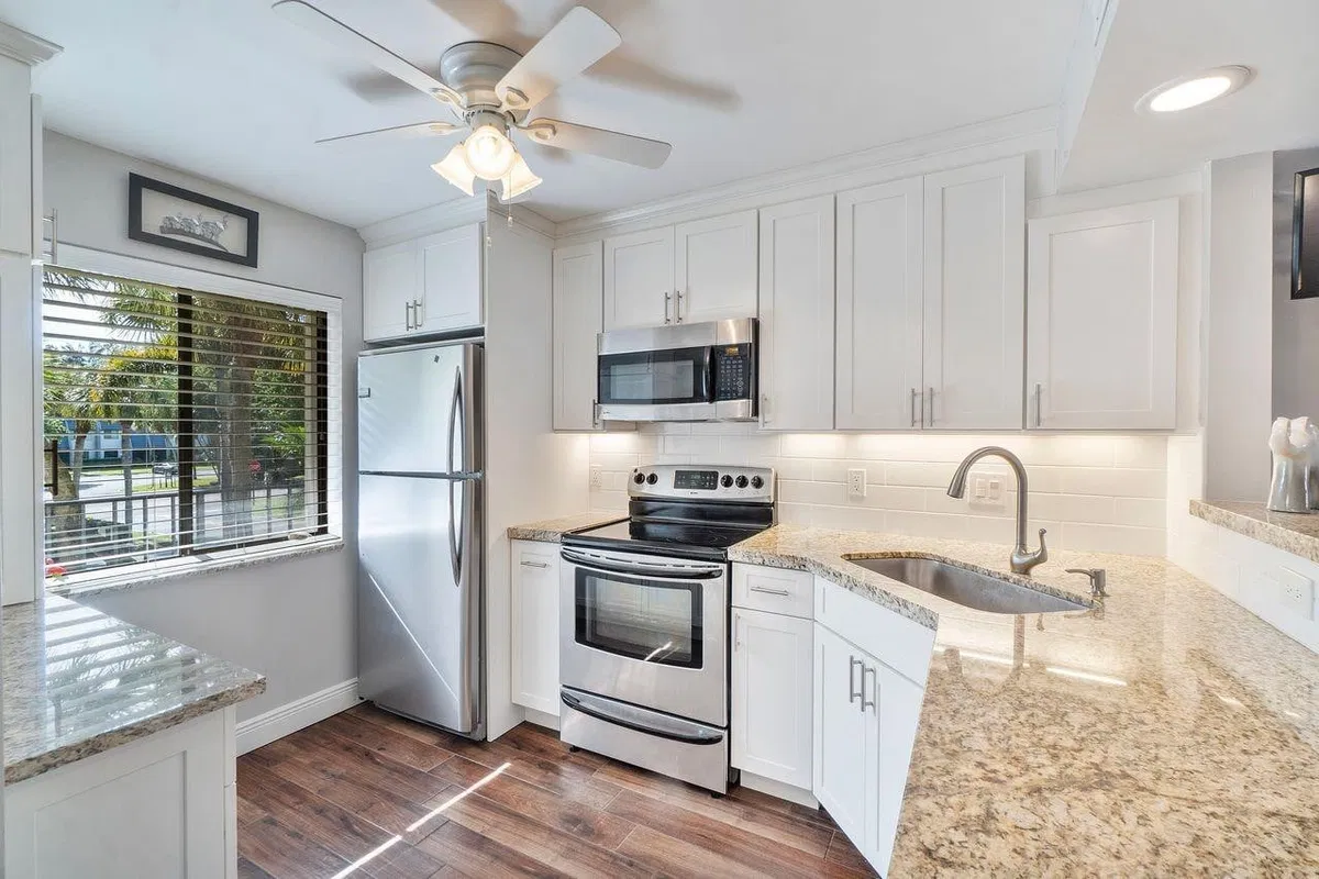 Unit 206 photo 28