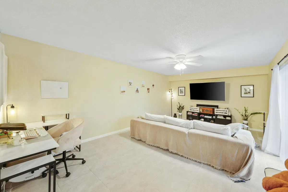 Residence photo 4