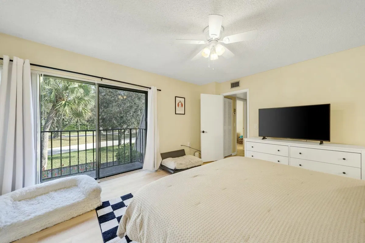 Residence photo 16
