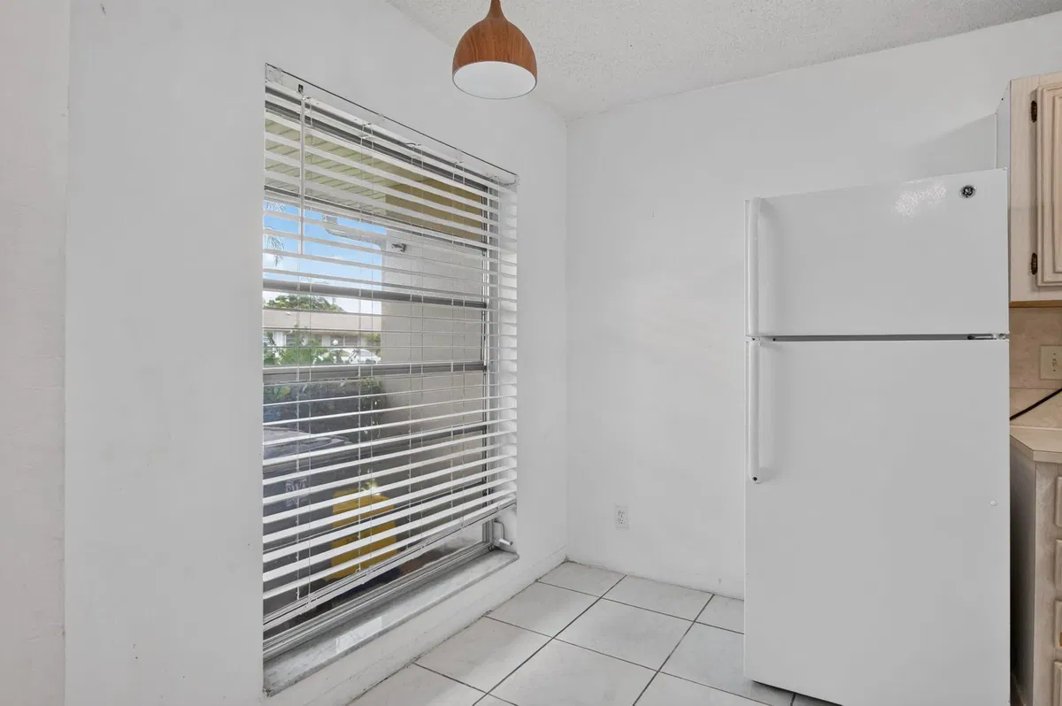Unit 386 photo 7