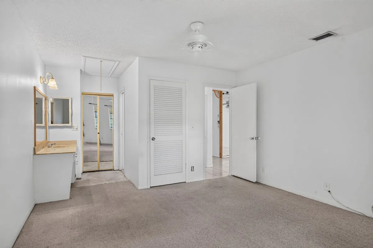 Unit 386 photo 19