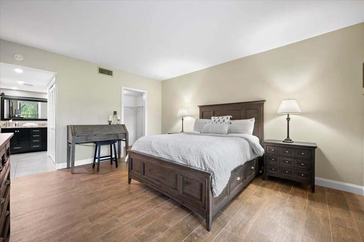 Unit 226 photo 10