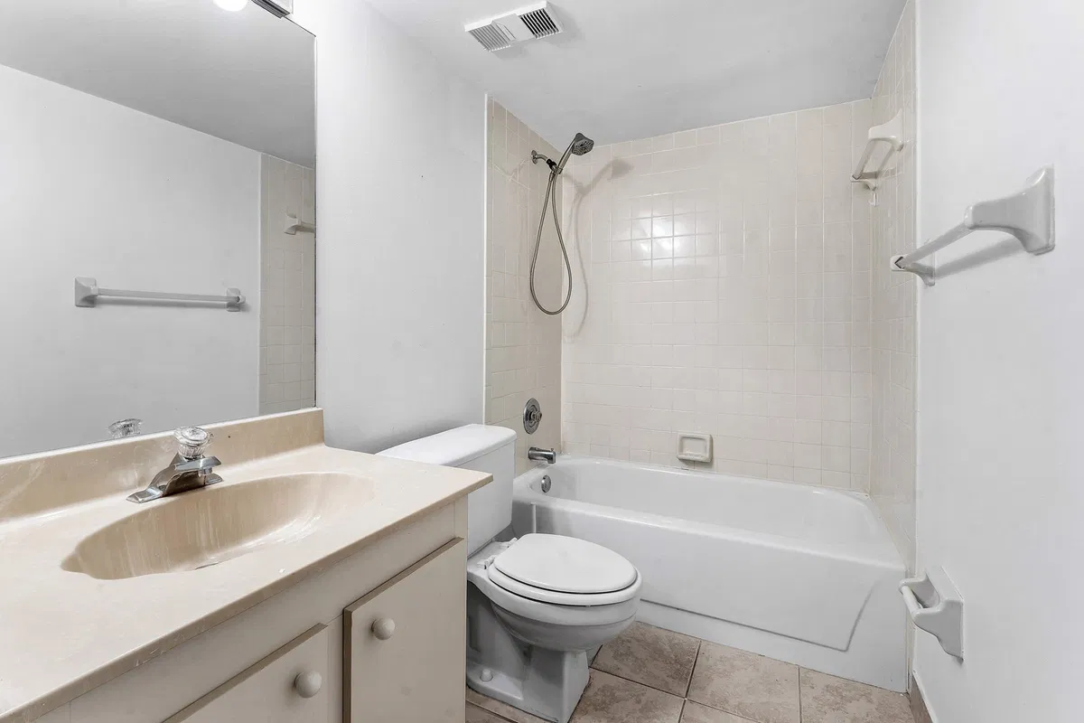 Unit 107 photo 19