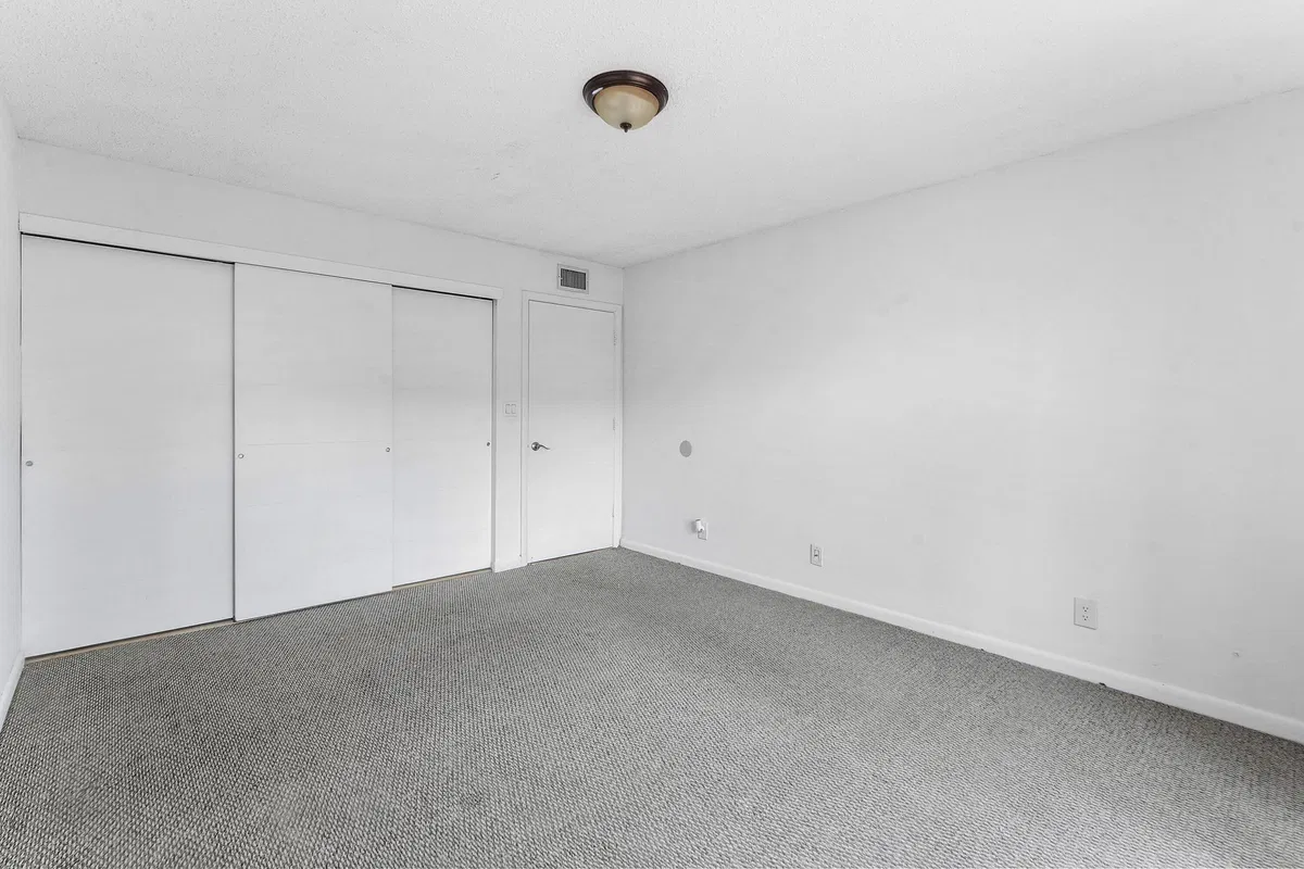 Unit 107 photo 22