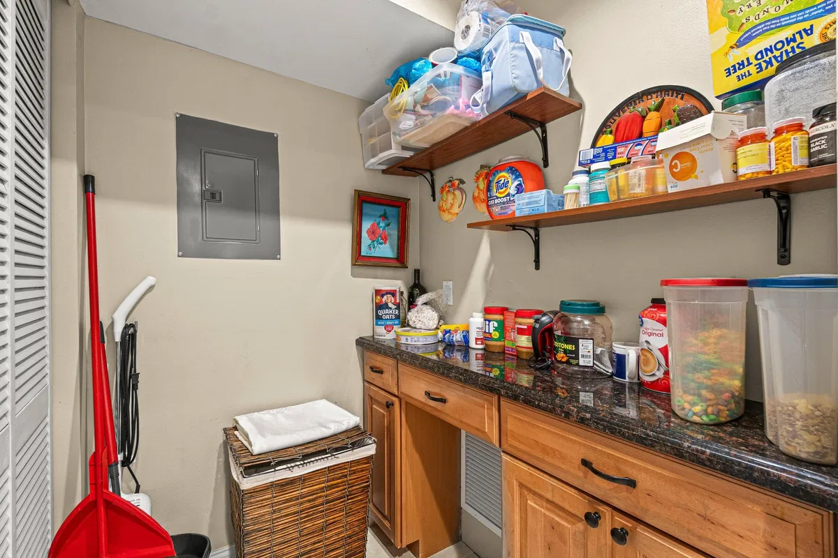Unit D2 photo 10