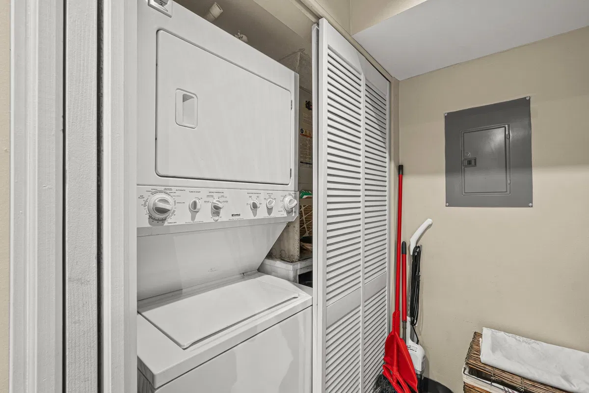 Unit D2 photo 19