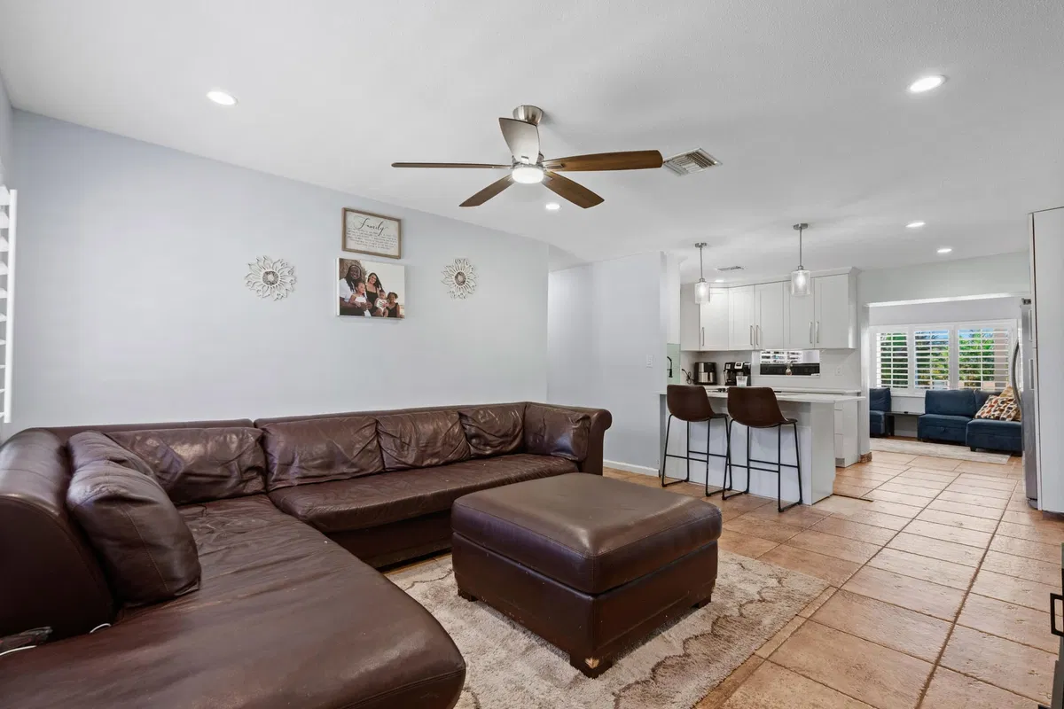 Residence photo 4