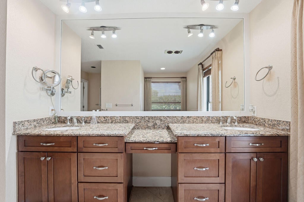 Eastpointe Country Club Residence photo 34